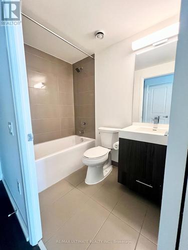 2204 - 251 Jarvis Street, Toronto, ON - Indoor Photo Showing Bathroom