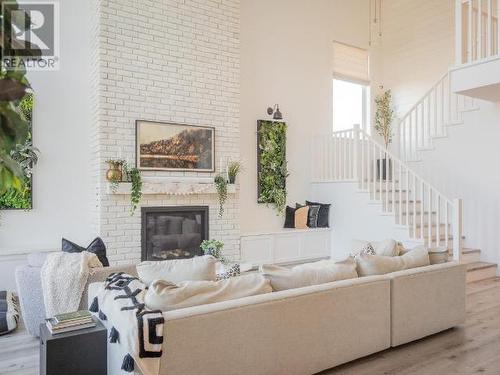 3551 Selkirk Ave, Powell River, BC - Indoor Photo Showing Living Room With Fireplace