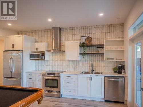 3551 Selkirk Ave, Powell River, BC - Indoor Photo Showing Kitchen With Double Sink