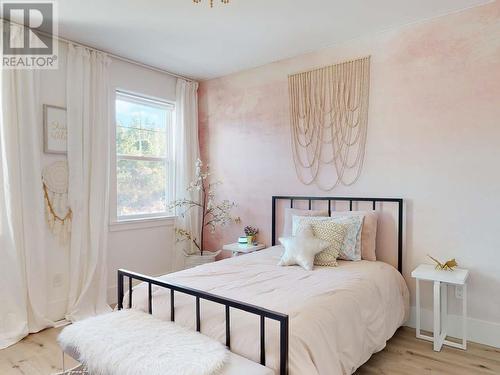 3551 Selkirk Ave, Powell River, BC - Indoor Photo Showing Bedroom