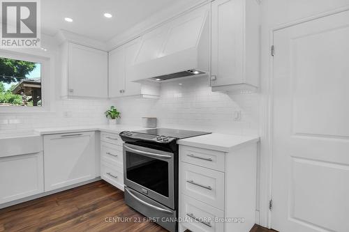 1394 Erindale Crescent, London, ON - Indoor Photo Showing Kitchen With Upgraded Kitchen