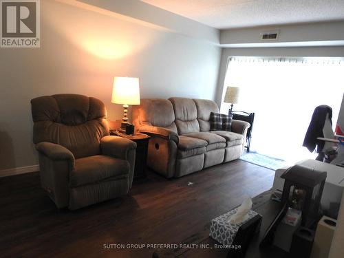 102 - 163 Ferguson Avenue, Woodstock, ON - Indoor Photo Showing Living Room