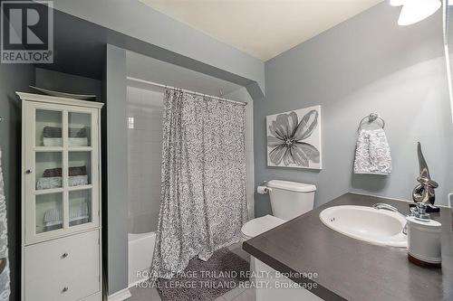 51 Paisley Street, London, ON - Indoor Photo Showing Bathroom