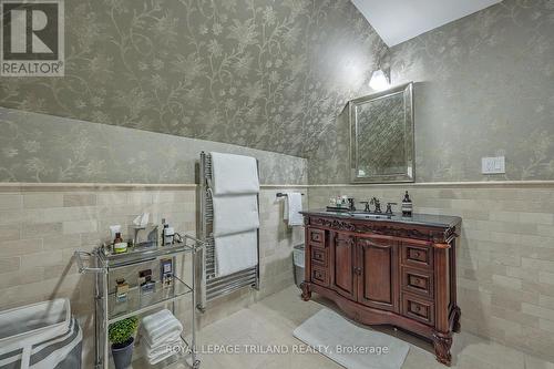 512 Colborne Street, London, ON - Indoor Photo Showing Bathroom