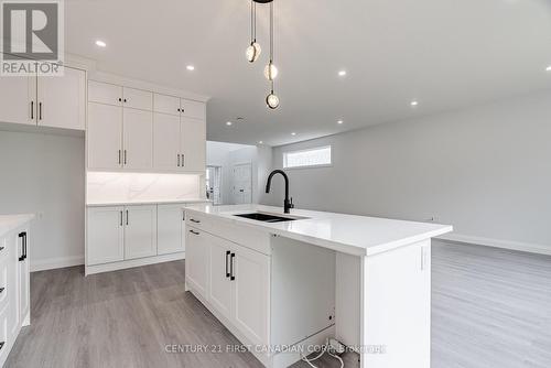 124 Greene Street, South Huron (Exeter), ON - Indoor Photo Showing Kitchen With Upgraded Kitchen