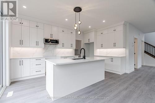 124 Greene Street, South Huron (Exeter), ON - Indoor Photo Showing Kitchen With Upgraded Kitchen