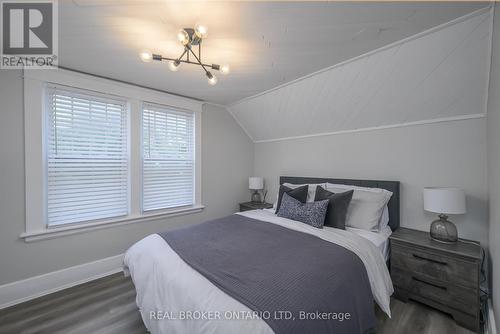 92 Springbank Drive, London, ON - Indoor Photo Showing Bedroom