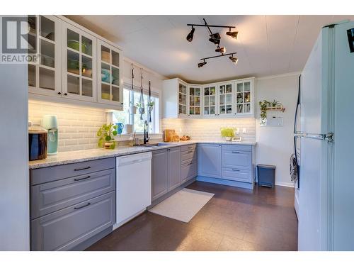 1656 Oak Street, Prince George, BC - Indoor Photo Showing Kitchen