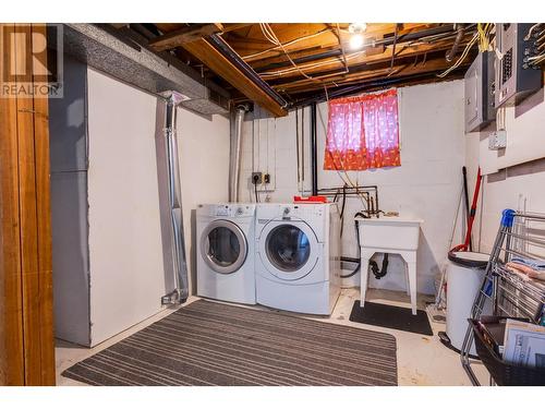 1656 Oak Street, Prince George, BC - Indoor Photo Showing Laundry Room