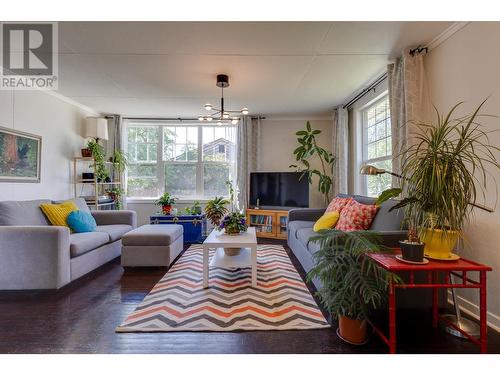 1656 Oak Street, Prince George, BC - Indoor Photo Showing Living Room