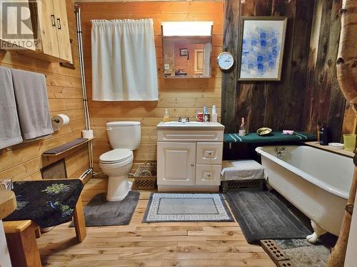3085 De Sous Road, Williams Lake, BC - Indoor Photo Showing Bathroom