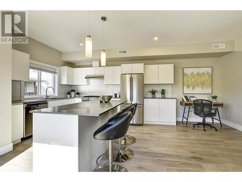 255 Taylor Road Unit# 7, Kelowna, BC - Indoor Photo Showing Kitchen With Upgraded Kitchen