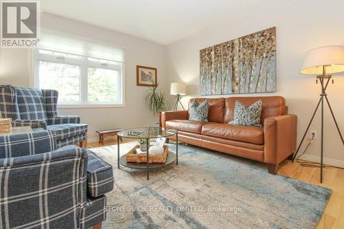 1414 Clearview Drive, Peterborough, ON - Indoor Photo Showing Living Room