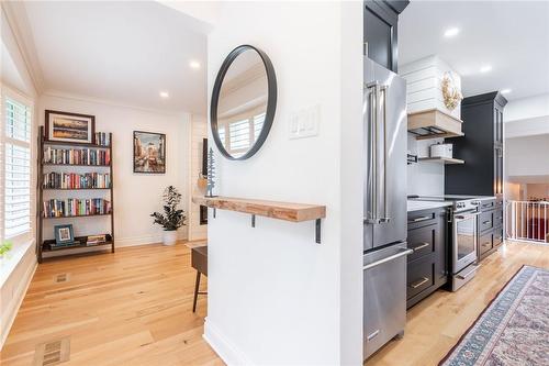 615 Turner Drive, Burlington, ON - Indoor Photo Showing Kitchen With Upgraded Kitchen