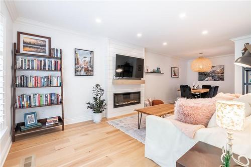 615 Turner Drive, Burlington, ON - Indoor Photo Showing Living Room With Fireplace