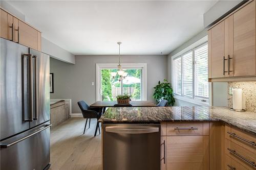 31 Bridlewood Drive, Dundas, ON - Indoor Photo Showing Kitchen