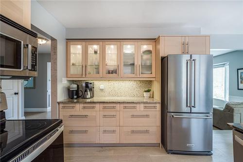 31 Bridlewood Drive, Dundas, ON - Indoor Photo Showing Kitchen