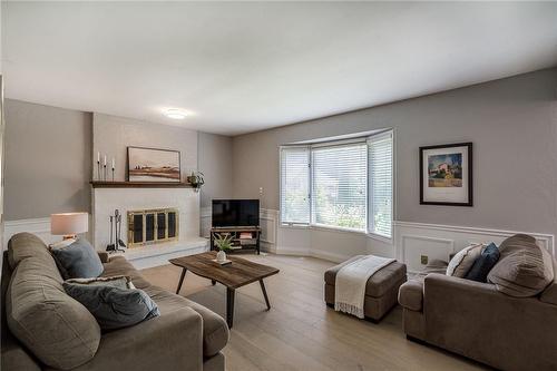 31 Bridlewood Drive, Dundas, ON - Indoor Photo Showing Living Room With Fireplace