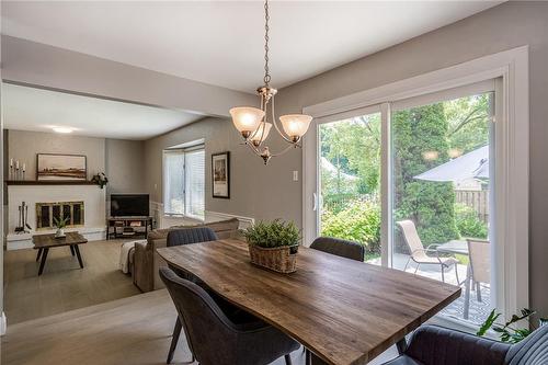 31 Bridlewood Drive, Dundas, ON - Indoor Photo Showing Dining Room