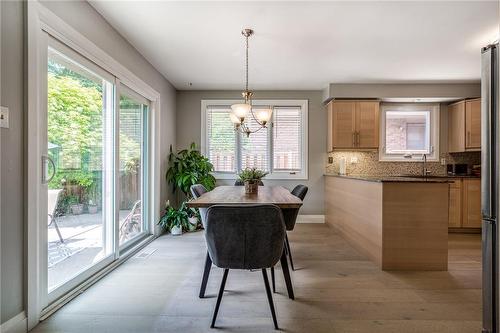 31 Bridlewood Drive, Dundas, ON - Indoor Photo Showing Dining Room