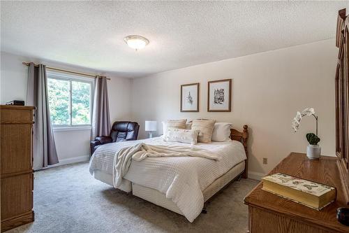 31 Bridlewood Drive, Dundas, ON - Indoor Photo Showing Bedroom