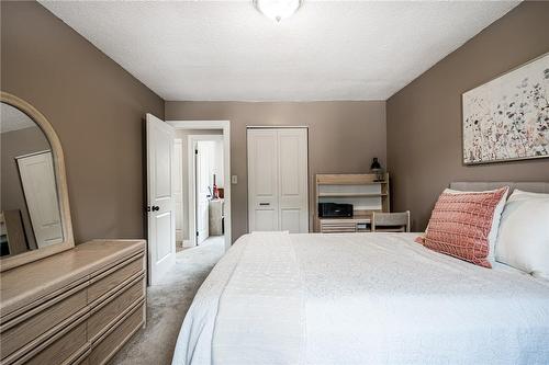 31 Bridlewood Drive, Dundas, ON - Indoor Photo Showing Bedroom