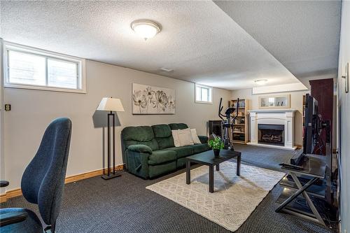 31 Bridlewood Drive, Dundas, ON - Indoor Photo Showing Living Room With Fireplace