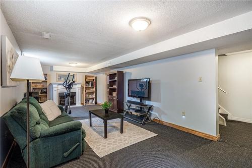 31 Bridlewood Drive, Dundas, ON - Indoor Photo Showing Other Room