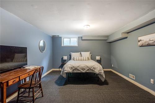 31 Bridlewood Drive, Dundas, ON - Indoor Photo Showing Bedroom