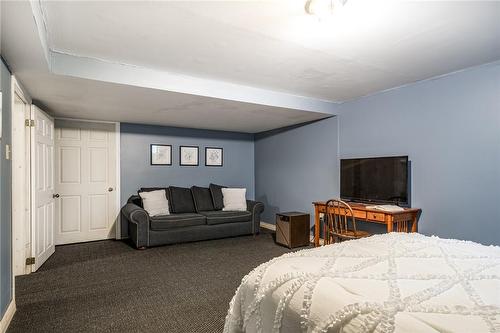 31 Bridlewood Drive, Dundas, ON - Indoor Photo Showing Bedroom