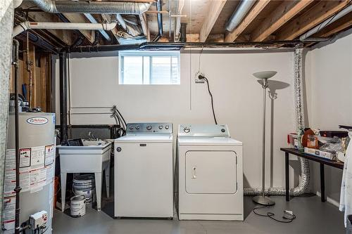 31 Bridlewood Drive, Dundas, ON - Indoor Photo Showing Laundry Room