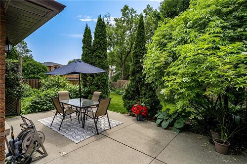 31 Bridlewood Drive, Dundas, ON - Outdoor