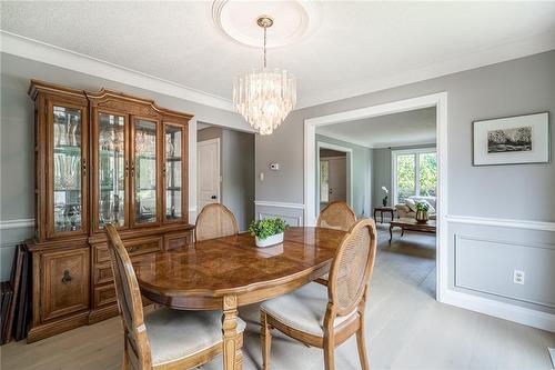 31 Bridlewood Drive, Dundas, ON - Indoor Photo Showing Dining Room