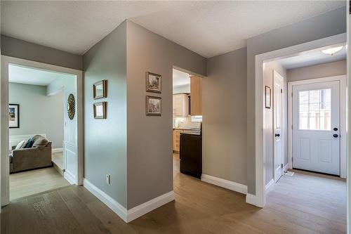 31 Bridlewood Drive, Dundas, ON - Indoor Photo Showing Other Room