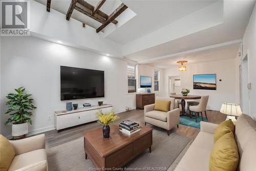 450 Caron Avenue, Windsor, ON - Indoor Photo Showing Living Room
