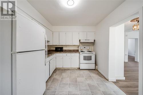 450 Caron Avenue, Windsor, ON - Indoor Photo Showing Kitchen