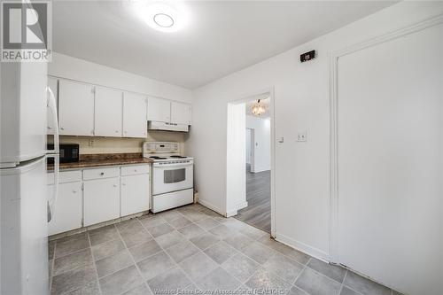 450 Caron Avenue, Windsor, ON - Indoor Photo Showing Kitchen