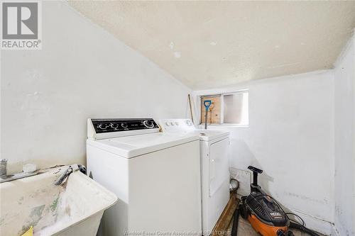 450 Caron Avenue, Windsor, ON - Indoor Photo Showing Laundry Room