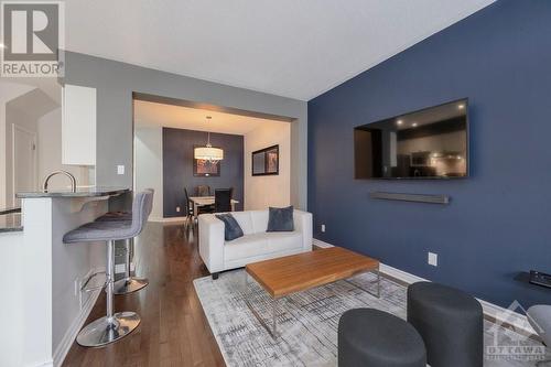 256 Celtic Ridge Crescent, Ottawa, ON - Indoor Photo Showing Living Room