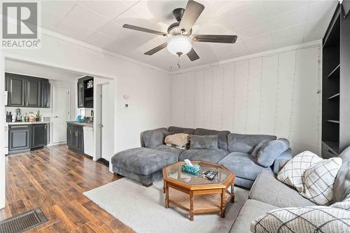 119 Samuel Street, Sarnia, ON - Indoor Photo Showing Living Room