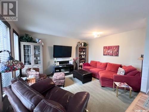 418 Curry Crescent, Swift Current, SK - Indoor Photo Showing Living Room