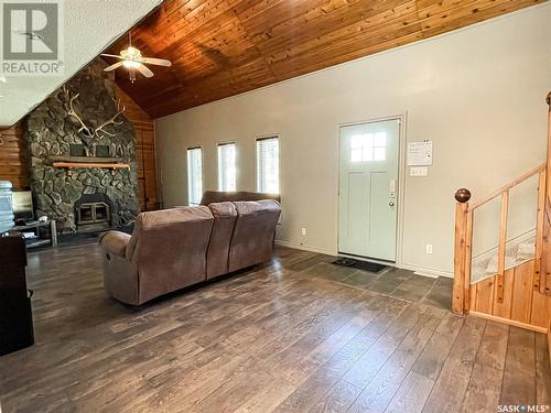 618 4Th Avenue W, Meadow Lake, SK - Indoor Photo Showing Kitchen With Double Sink