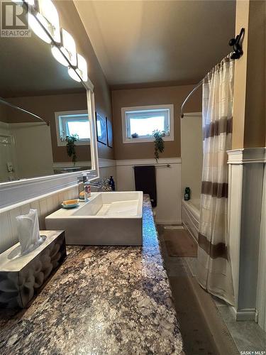 1016 108Th Avenue, Tisdale, SK - Indoor Photo Showing Bathroom