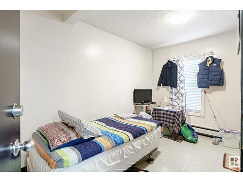 10732 96 St Nw, Edmonton, AB - Indoor Photo Showing Bedroom