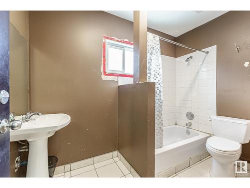 10732 96 St Nw, Edmonton, AB - Indoor Photo Showing Bathroom
