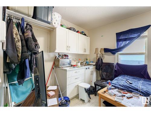 10732 96 St Nw, Edmonton, AB - Indoor Photo Showing Other Room