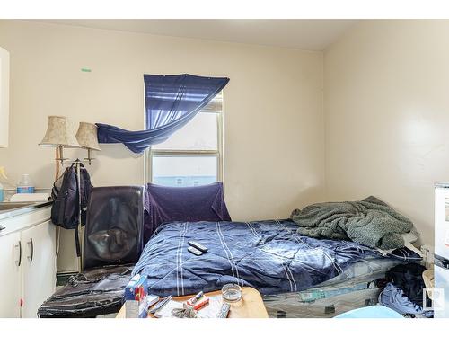 10732 96 St Nw, Edmonton, AB - Indoor Photo Showing Bedroom