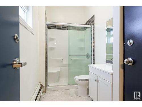 10732 96 St Nw, Edmonton, AB - Indoor Photo Showing Bathroom