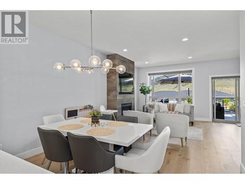 440 Dunbar Court, Kelowna, BC - Indoor Photo Showing Dining Room