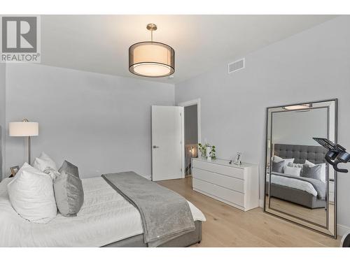 440 Dunbar Court, Kelowna, BC - Indoor Photo Showing Bedroom